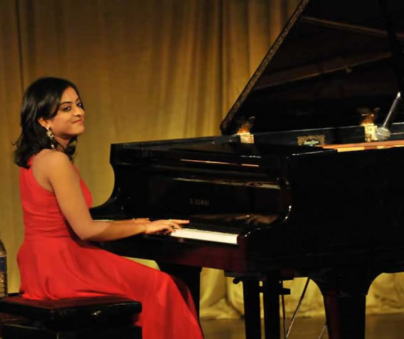 female piano player dubai