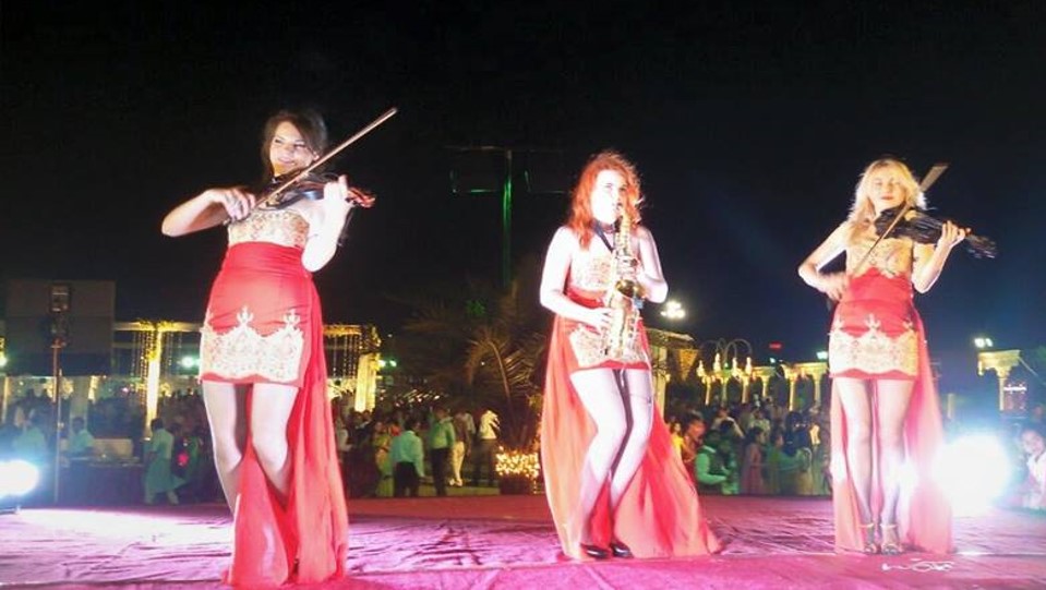 female trio musicians dubai