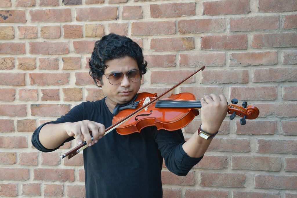 best violin player dubai